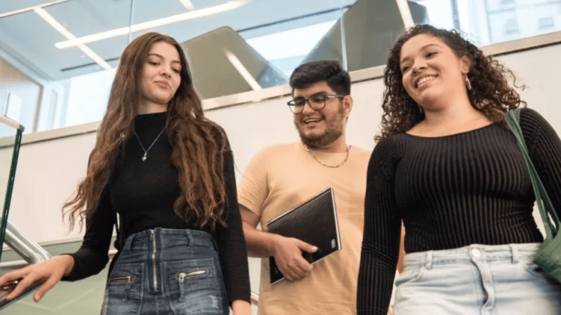 Young students at FGV Experience.