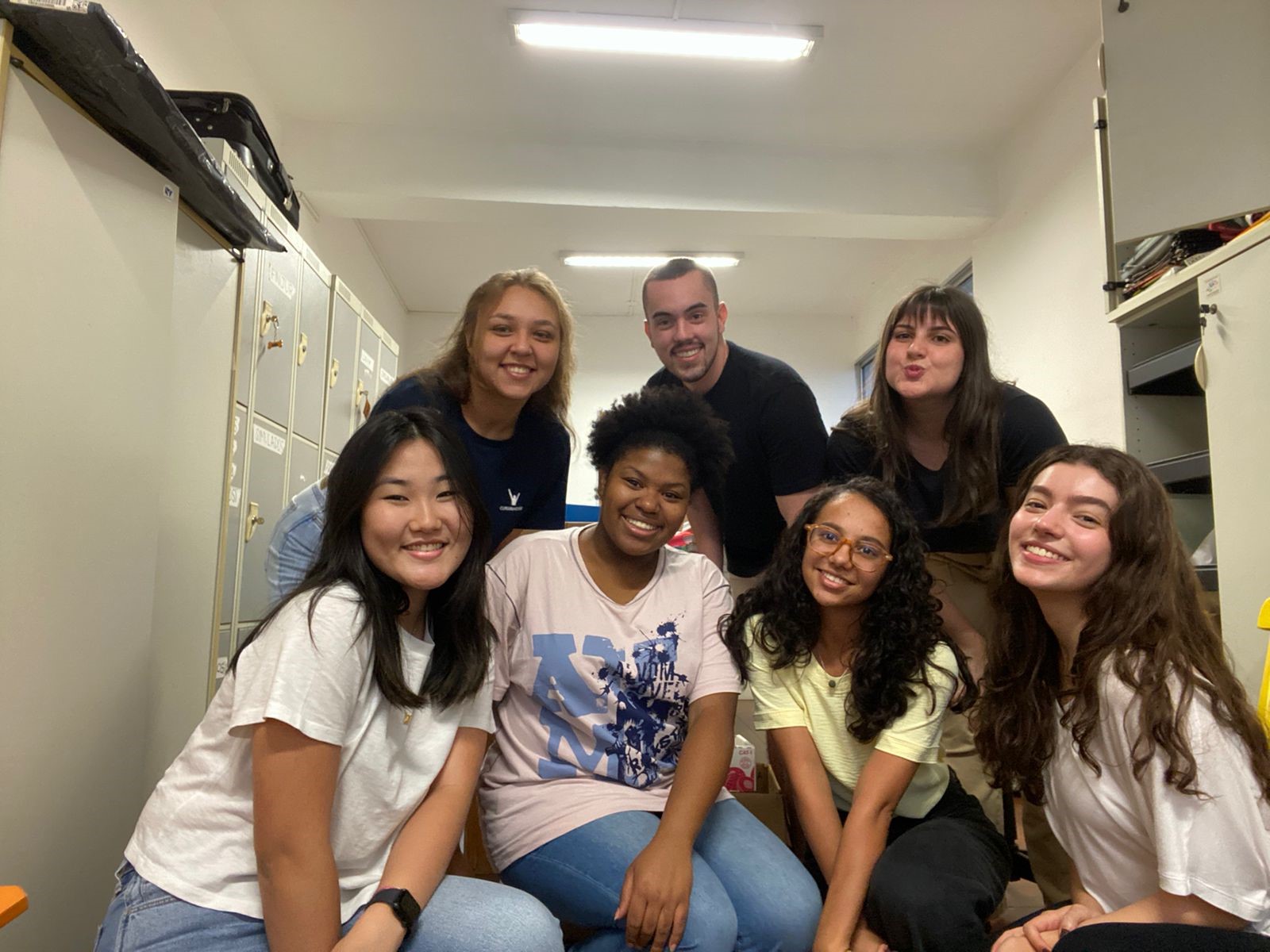 Isabella com os colegas de classe na FGV EAESP.
