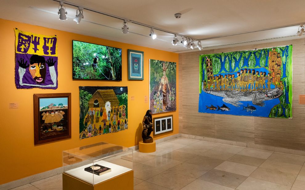 área interna da exposição da FGV Arte "Eu chorei rios"