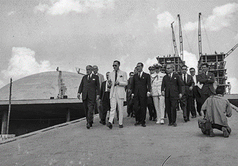 JK visitando as obras de construção de Brasília (Imagem: Arquivo Nacional)